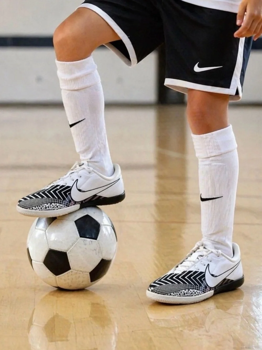 Nike Youth Mercurial Vapor 13 Academy MDS003 IC Indoor Soccer Shoes Size 1 | Y1